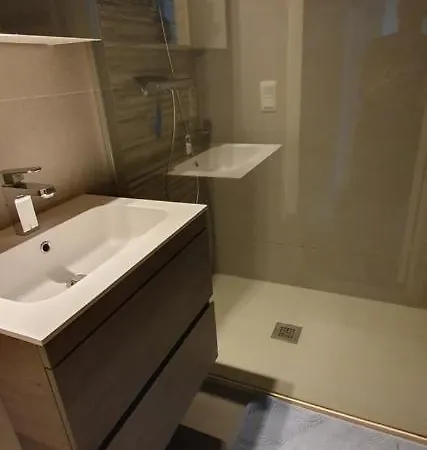 3 Bedroom Nearby The Sea Apartment *