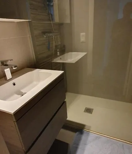 3 Bedroom Nearby The Sea Appartement *