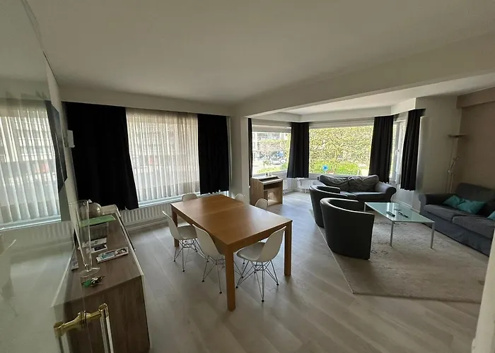 3 Bedroom Nearby The Sea Appartement Oostende